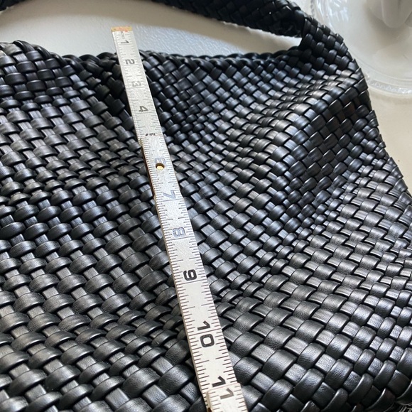 Vegan leather handbag with pouch from Nordstrom - Picture 9 of 13